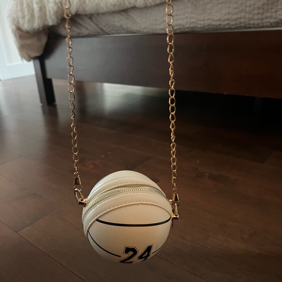 3 purses - Picture 3 of 4